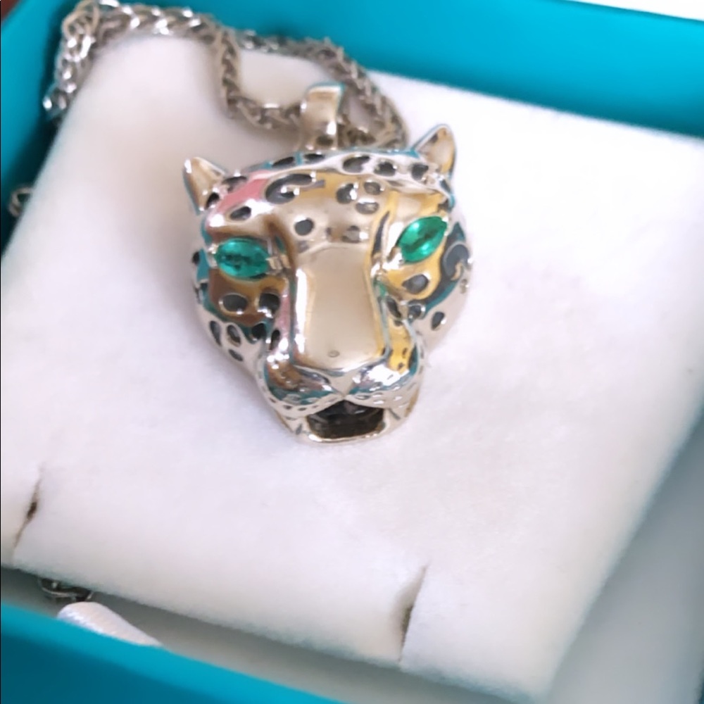 Green Emerald eyes Necklace